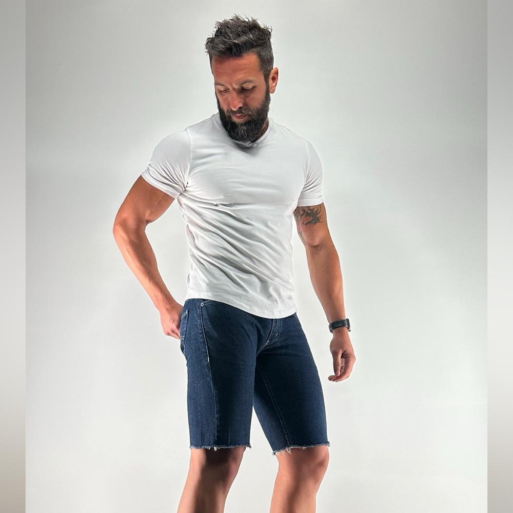 LEVI’S / Classic Blue DIY Jorts / W32” x L32” - Picture 4 of 8